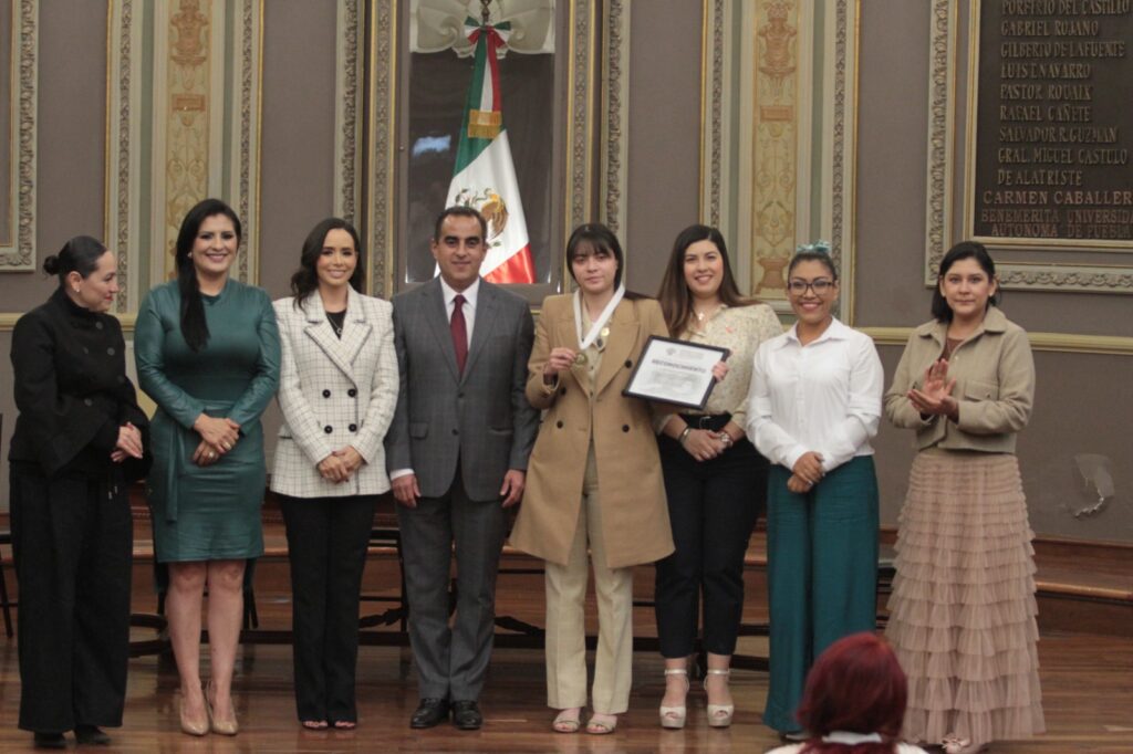Entrega Congreso del Estado Medalla “Ángeles Espinosa Yglesias”