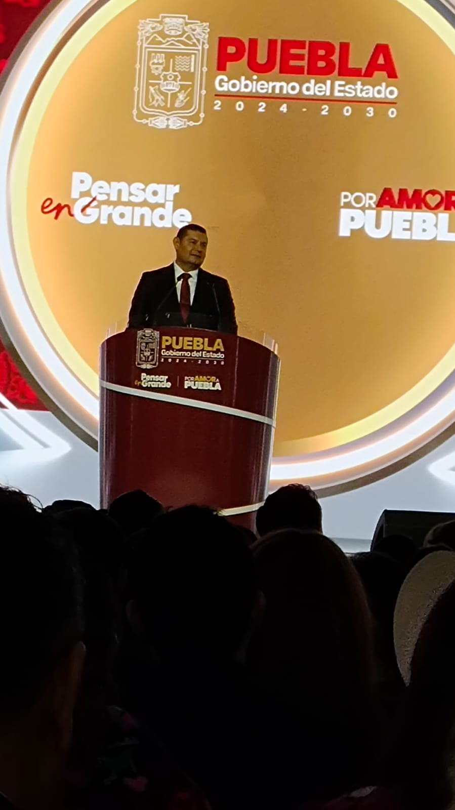 Seguridad, salud, campo y turismo, enlistó Alejandro Armenta como prioridades en su primer mensaje