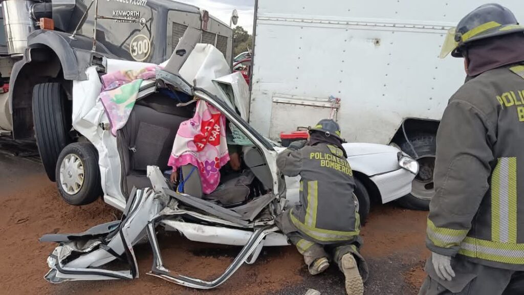 Dos muertos y tres heridos tras choque múltiple en la Puebla- Orizaba