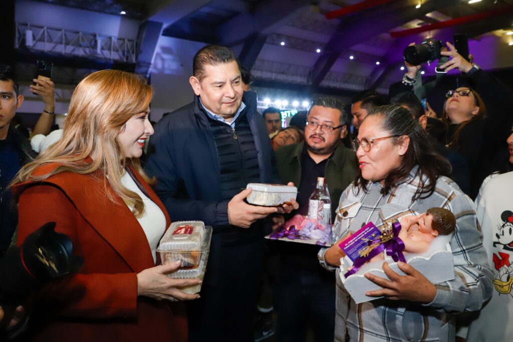 Más de 3 mil 500 personas cenaron en el Centro Expositor de Los Fuertes