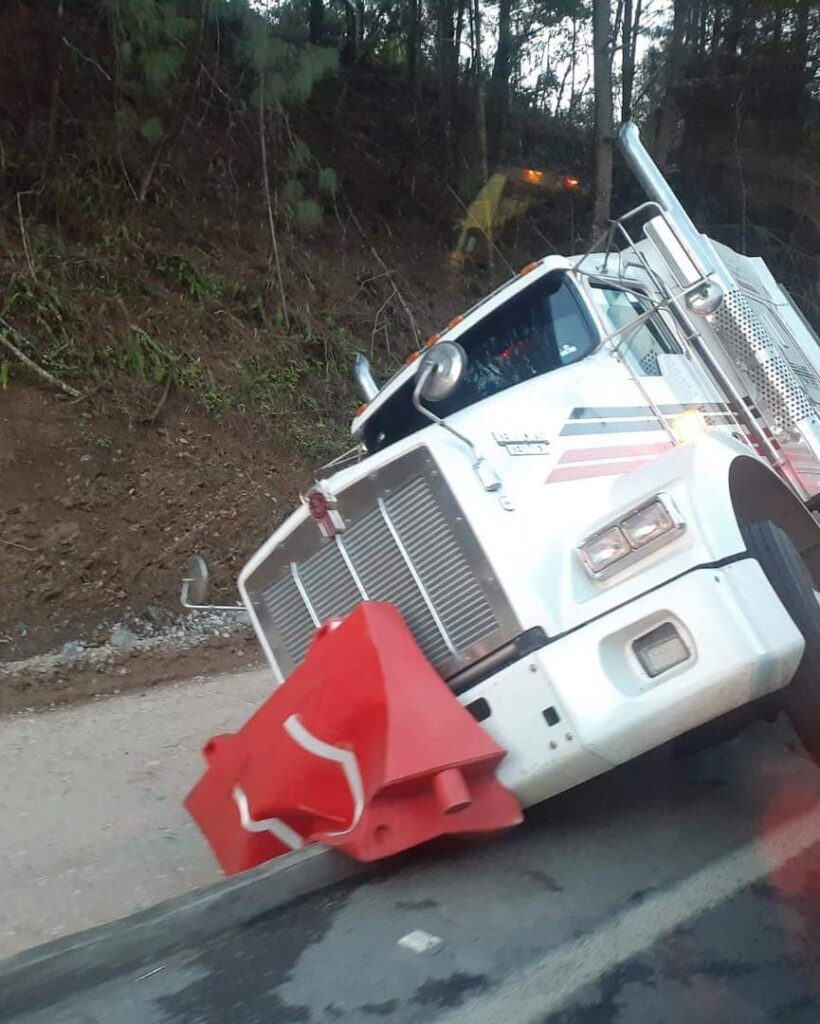Fotonota: Tráfico totalmente detenido en la autopista México-Tuxpan