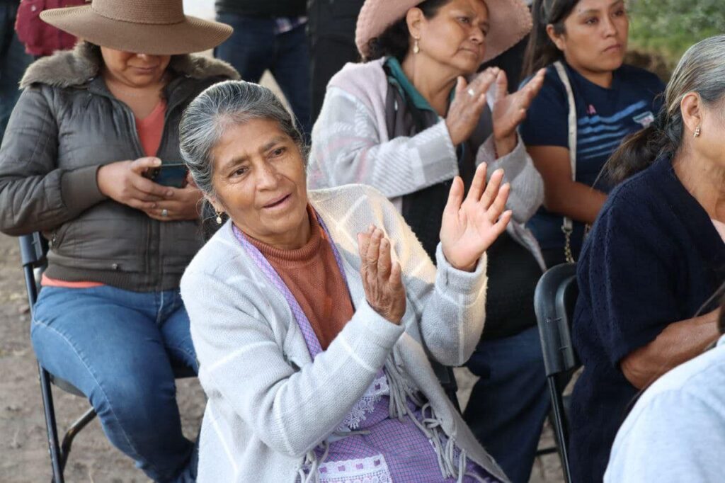 Ariadna Ayala inició pavimentación en junta auxiliar de Atlixco