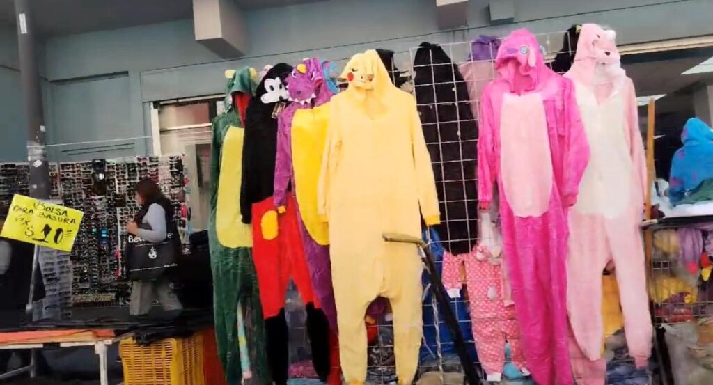 Video: Ambulantes obstruyen vialidades en el Centro Histórico