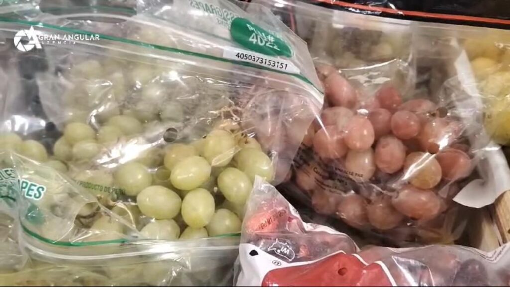 Video: Con amuletos y uvas, poblanos llaman a la buena fortuna del 2025