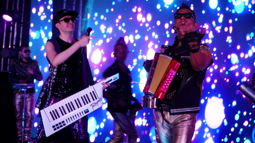 Raymix y Mexikolombia fusionaron su talento en el sencillo “Aléjate de mí”