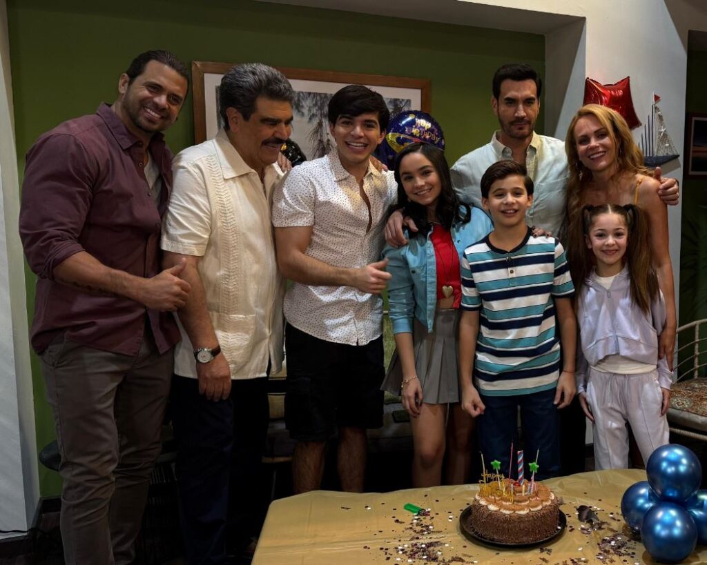 Producción y elenco de “A. Mar” le celebraron su cumpleaños a Sebastián Guevara