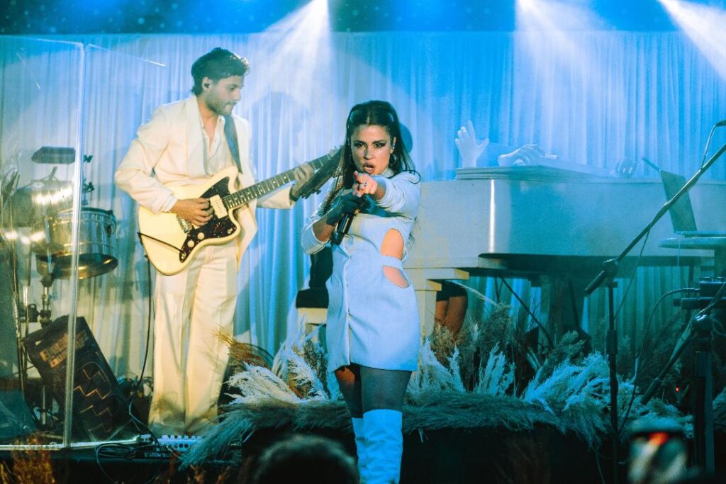 Celeste Sanazi: cantante y actriz argentina en busca de la consolidación