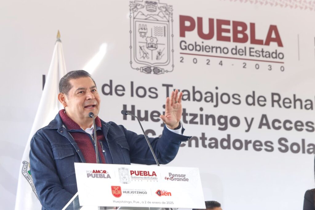 En Huejotzingo, Alejandro Armenta inició programa de obra comunitaria