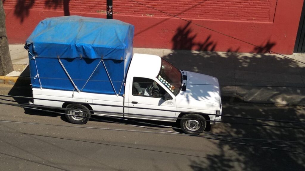 ¡Piden apoyo para localizar camioneta robada en Home Depot Villa Verde!