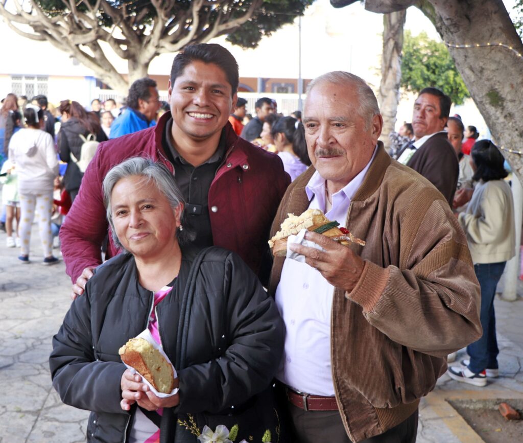 Niños de Cuautlancingo reciben juguetes