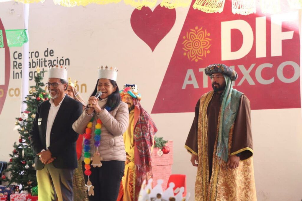 Ariadna Ayala entregó regalos a niños del CRI Atlixco