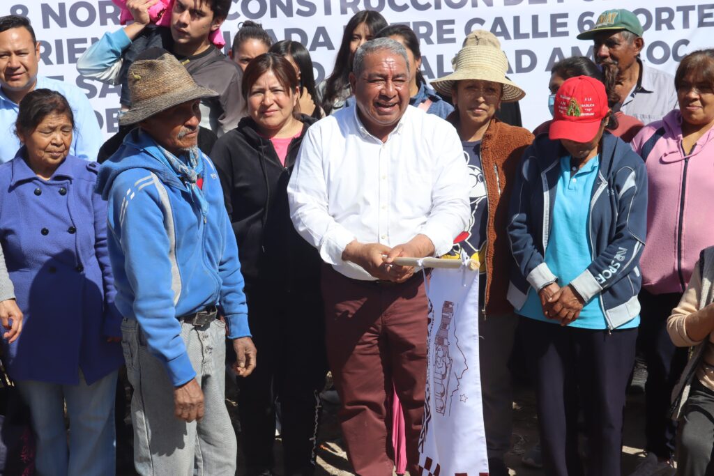 Inicia Severiano de la Rosa la construcción de pavimento y puente alcantarilla en el barrio de San Antonio en Amozoc