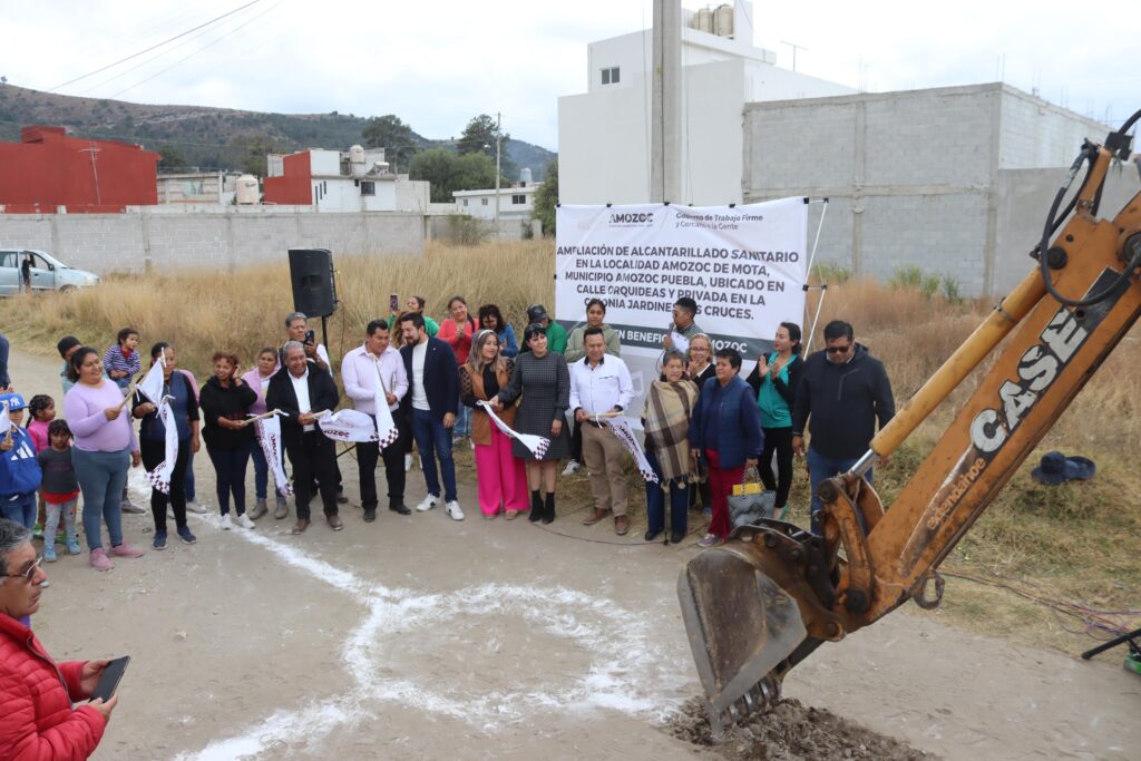 Inicia Severiano de la Rosa ampliación de alcantarillado sanitario en Jardines las Cruces, Amozoc