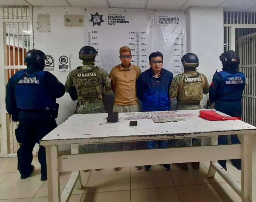 En Cuautlancingo detienen a 2 por robo de vehículo