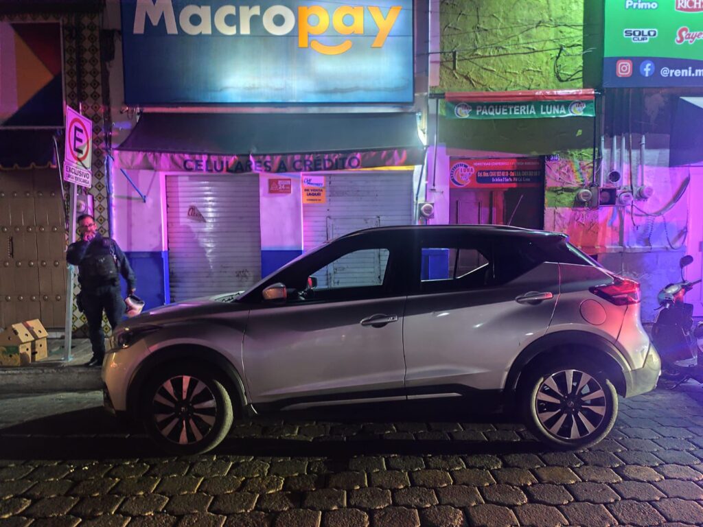 En Atlixco policías municipales recuperaron dos vehículos robados