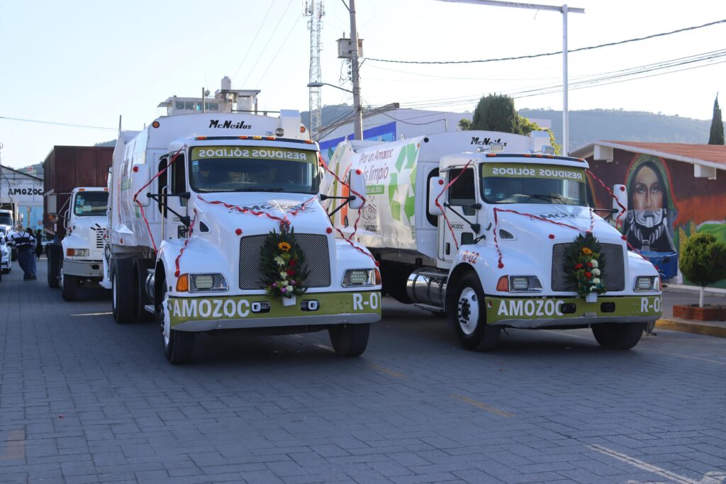 Renueva Severiano de la Rosa flotilla de camiones recolectores de basura en Amozoc
