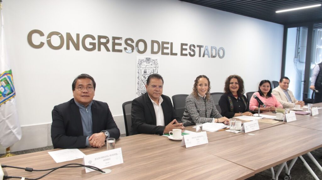Aprueba Comisión del Congreso decreto para declarar al 2025 Año del Bicentenario de la Constitución de 1825