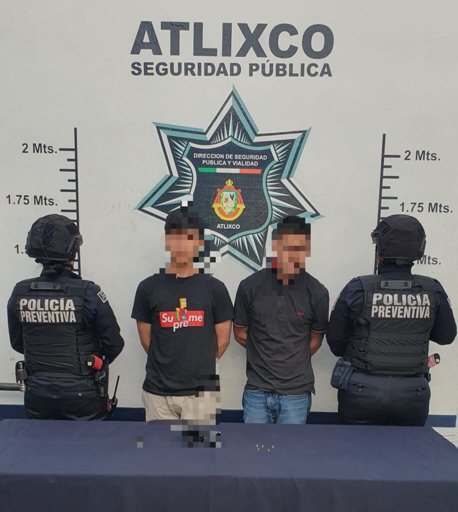 En Atlixco, policía municipal captura a 2 presuntos delincuentes