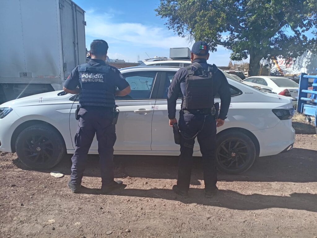 Recuperan vehículo robado en la recta a Cholula