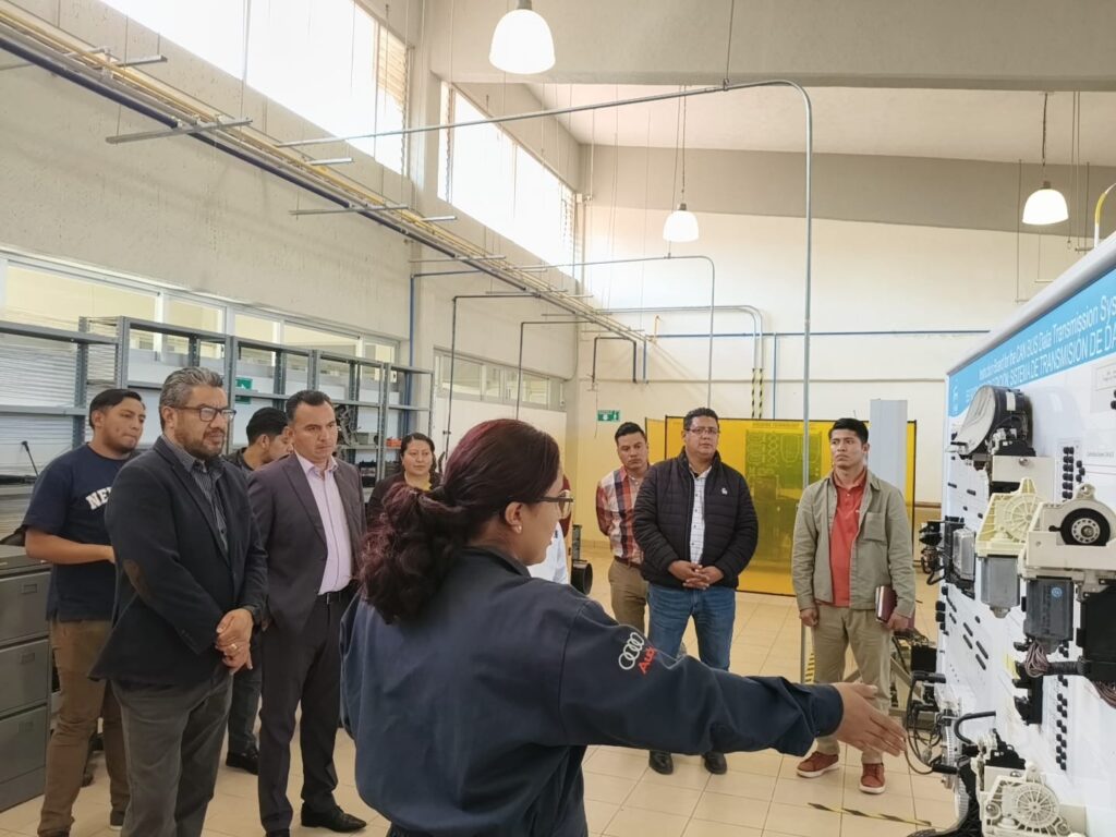 Primera mesa de trabajo con presidentes municipales; impulsa la vinculación educativa y social en la región