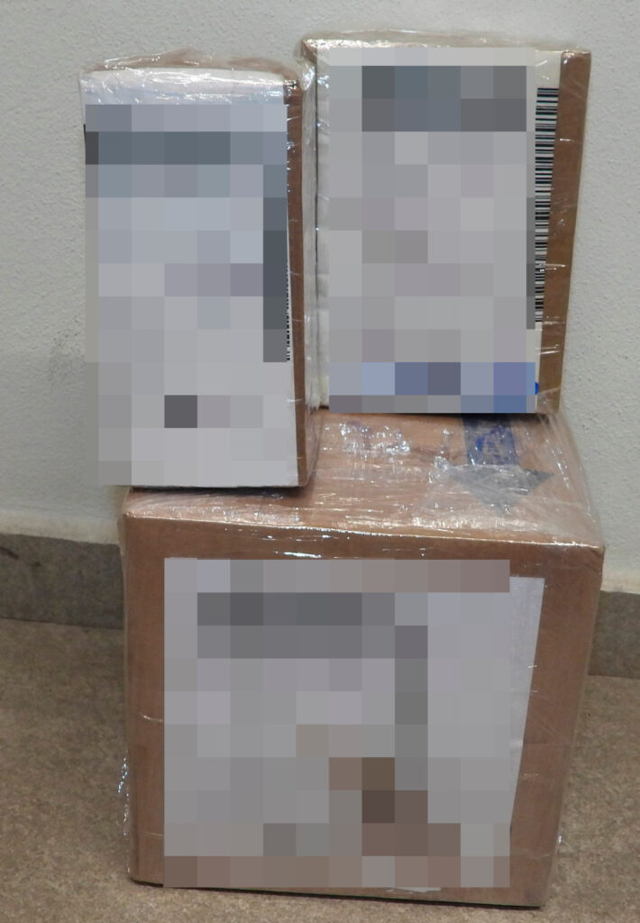 Policía de la ciudad asegura narcótico en empresa de paquetería