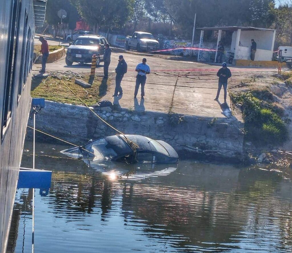 ¡Se metieron a nadar al lago de Valsequillo…con todo y auto!