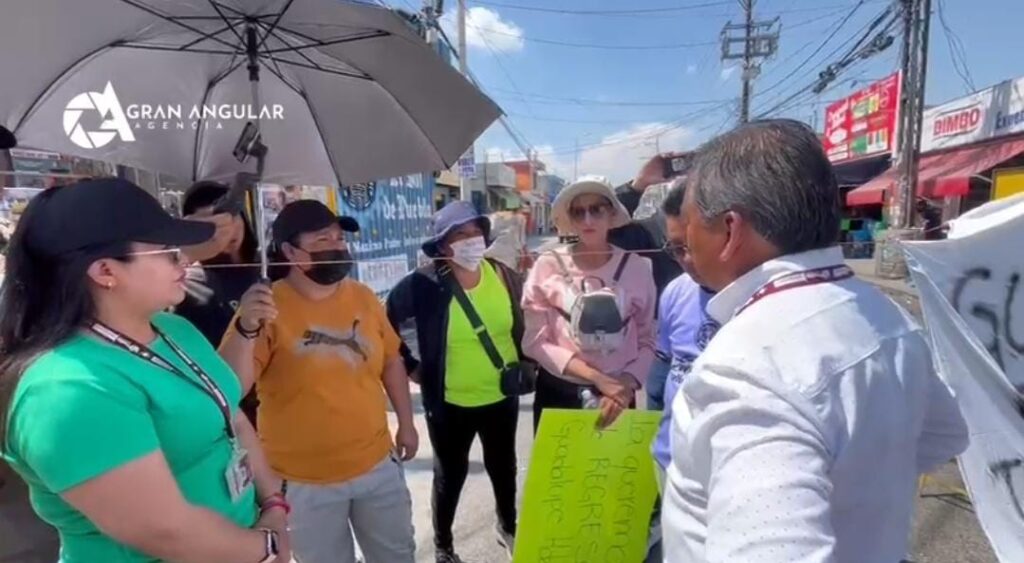 Familia y amigos de Guadalupe Hernández bloquearon el crucero de San Felipe Hueyotlipan rumbo a CAPU