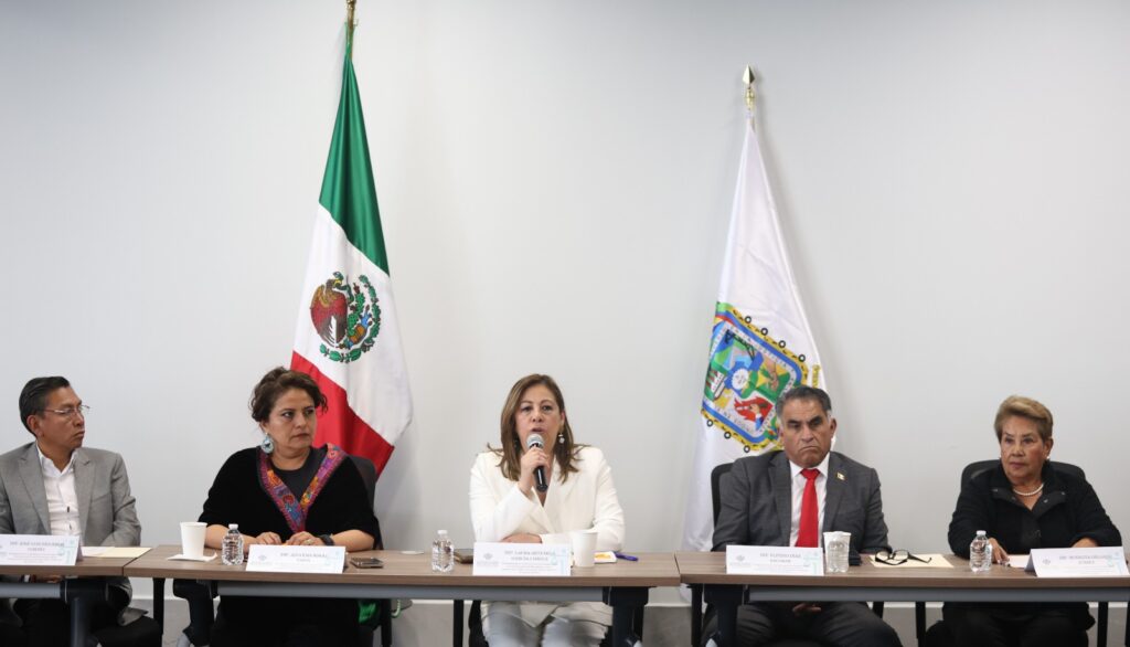 Instala Congreso Comisión para los Festejos de la Conmemoración del Bicentenario de la Constitución de 1825