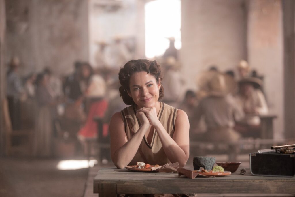 Adriana Williams platica sobre su personaje Justina en “El Gallo de Oro”