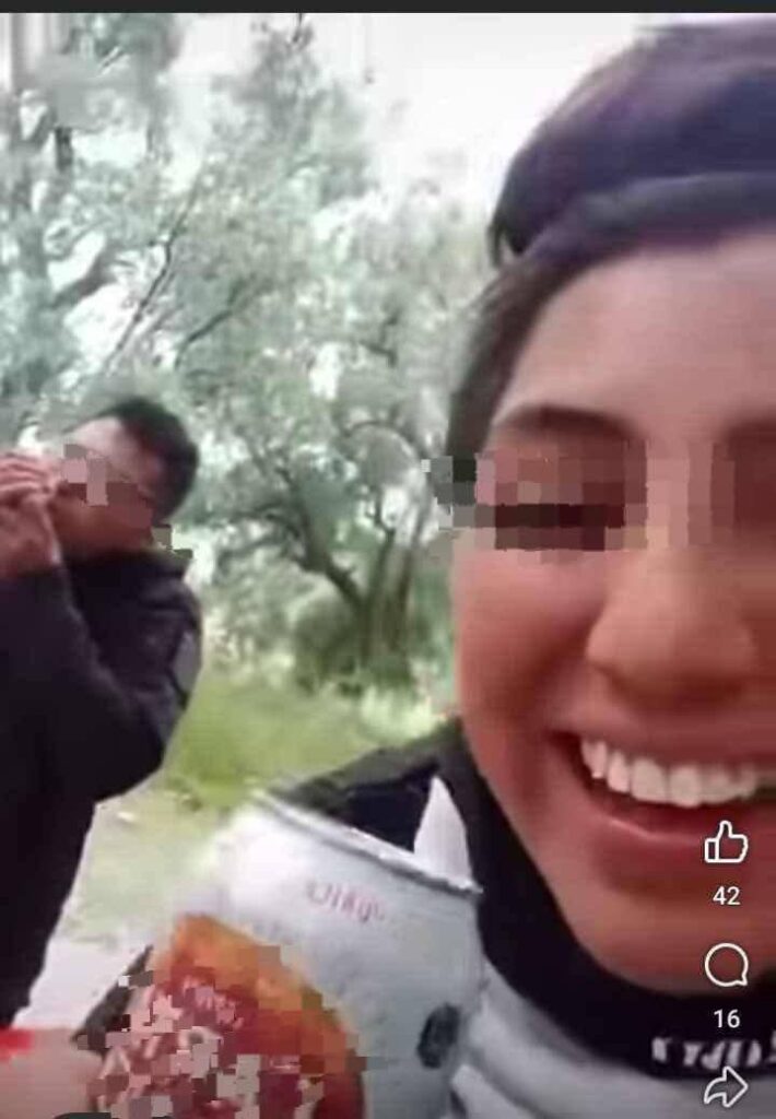 Exhiben a policía de Xicotepec…alcoholizada en plena feria