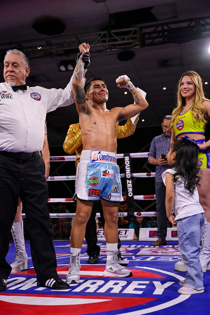 “Cejitas” Valladares suma nueva victoria en pelea estelar de Round Zero