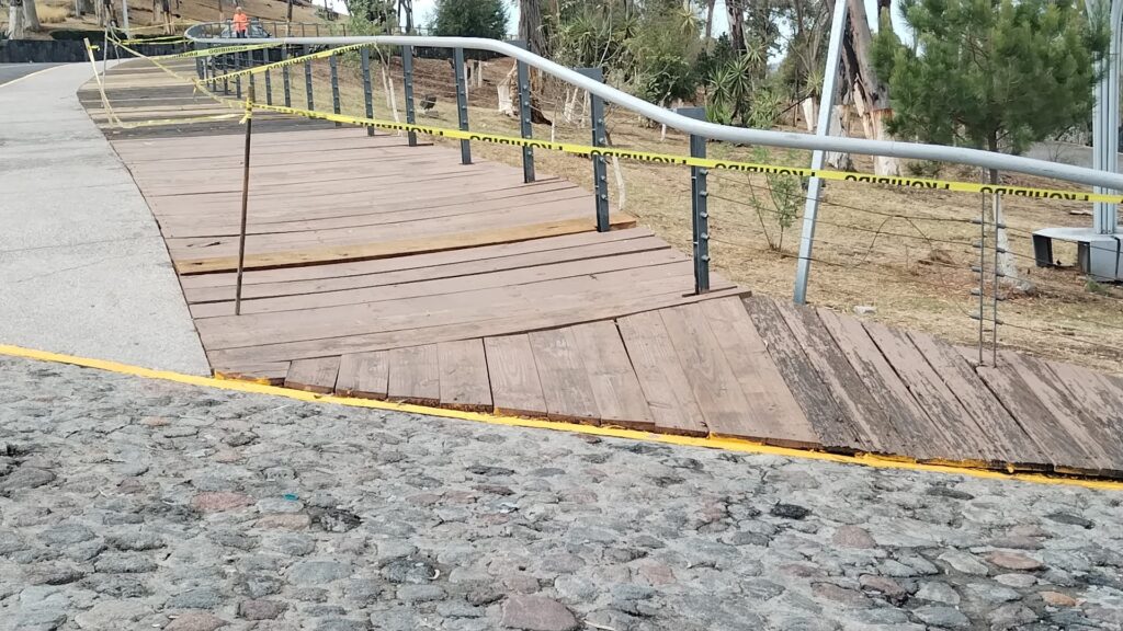 Gobierno del estado cambia piso del mirador en Los Fuertes