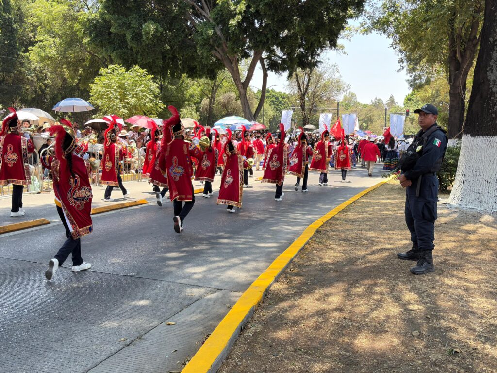 Saldo blanco durante Desfile Conmemorativo a la Batalla de Puebla