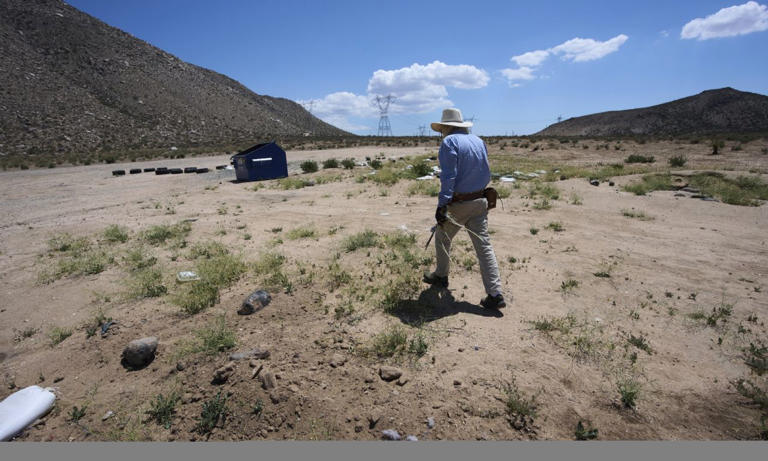 Trump anuncia pase temporal a migrantes