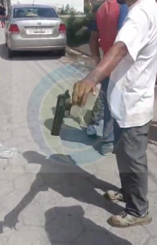 Video: Detienen y golpean a presuntos ladrones armados en Chachapa, Amozoc