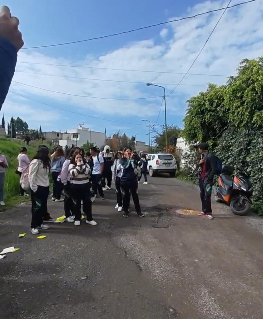 Video: Alumnos del bachillerato Carlos Monsiváis acusan que Antorcha Campesina tomó las instalaciones