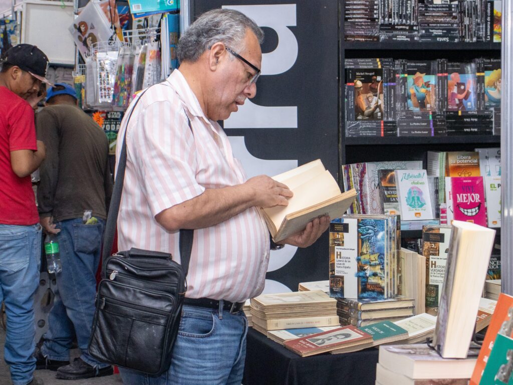 Elena Poniatowska, en el inicio de la Feria del Libro en el Centro Histórico