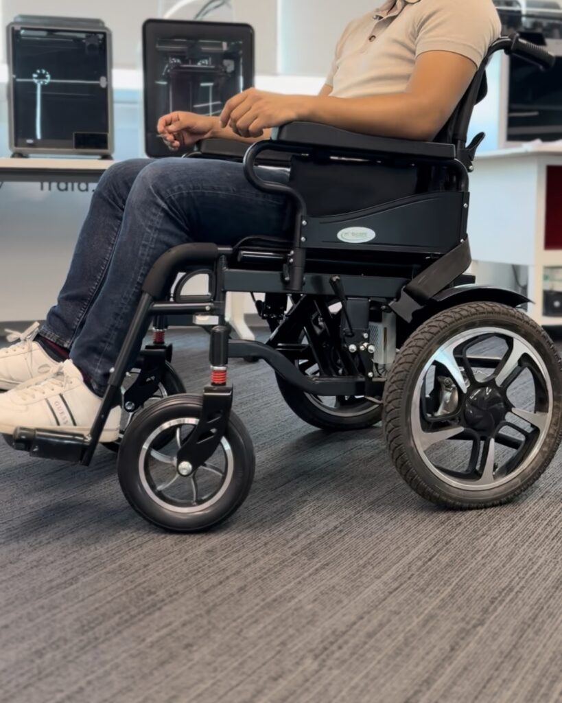 Estudiantes del Tec crean silla de ruedas que se controla con el pensamiento