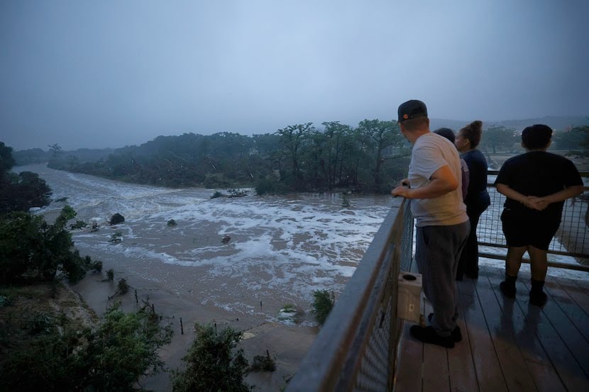 Consulado mexicano asiste a 30 connacionales tras inundaciones en Texas