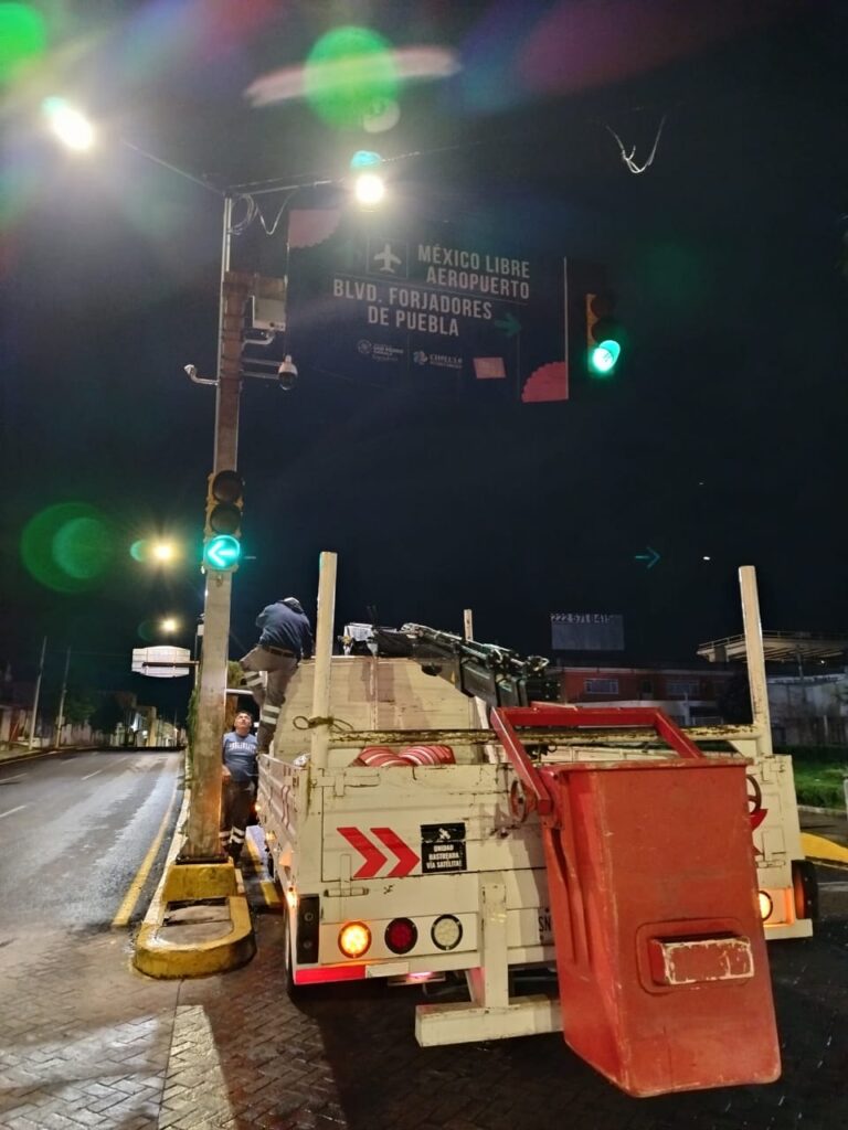 Avanza la modernización de semáforos en San Pedro Cholula: compromiso cumplido de la presidenta Tonantzin Fernández