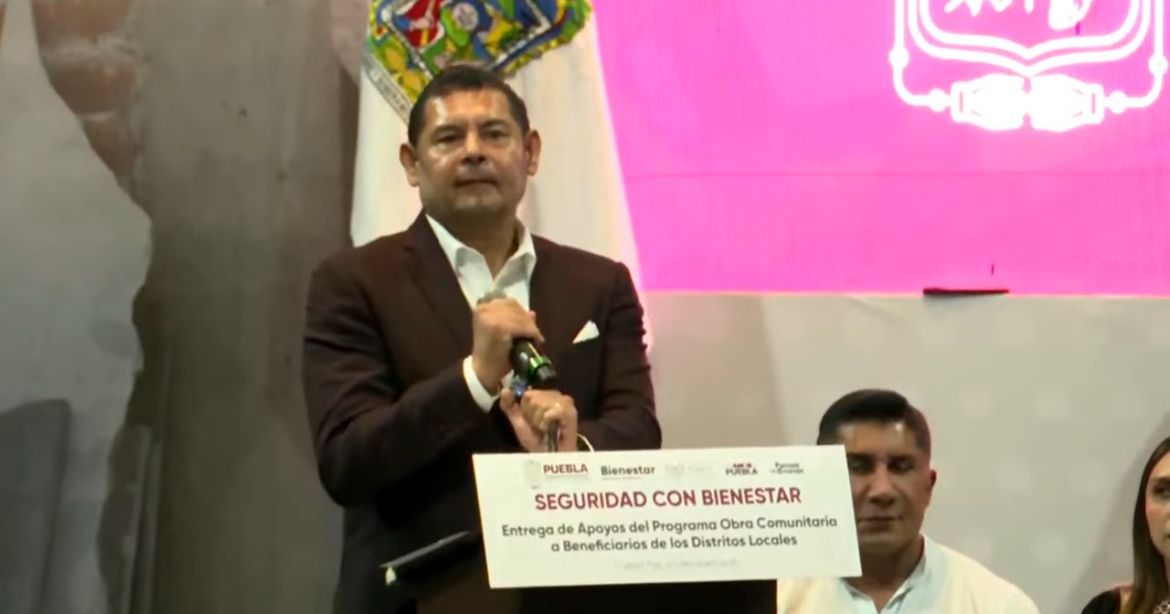 Entrega Armenta recursos del programa de obra comunitaria - Desde Puebla