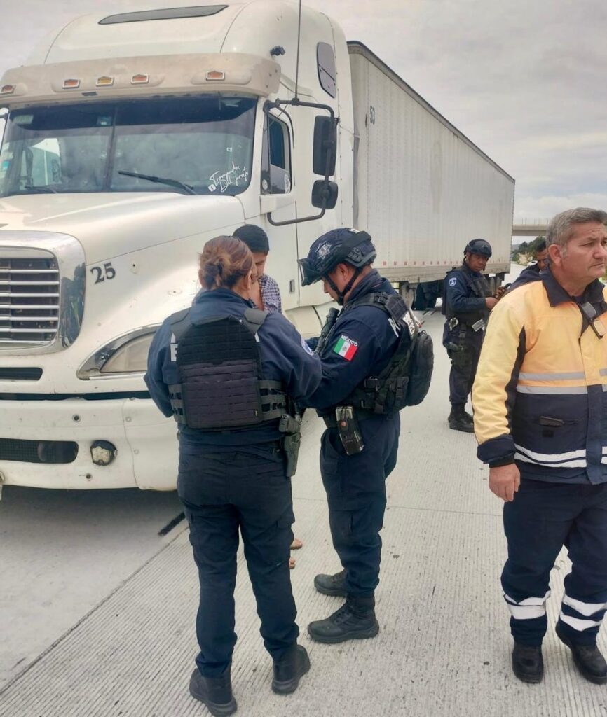 Frustra policía estatal robo de tractocamión