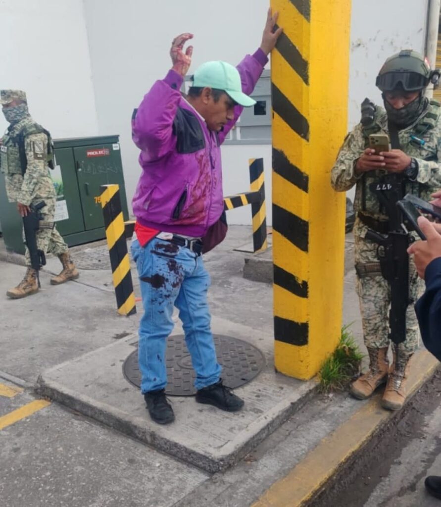 Hombre herido tras violento asalto a transporte público en Puebla capital