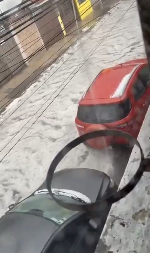 Fuerte granizada sorprendió a los poblanos la tarde de este sábado