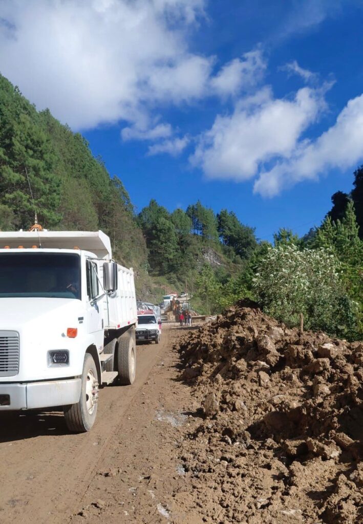 Gobierno de Puebla atiende derrumbe en Azumbilla- Tlacotepec