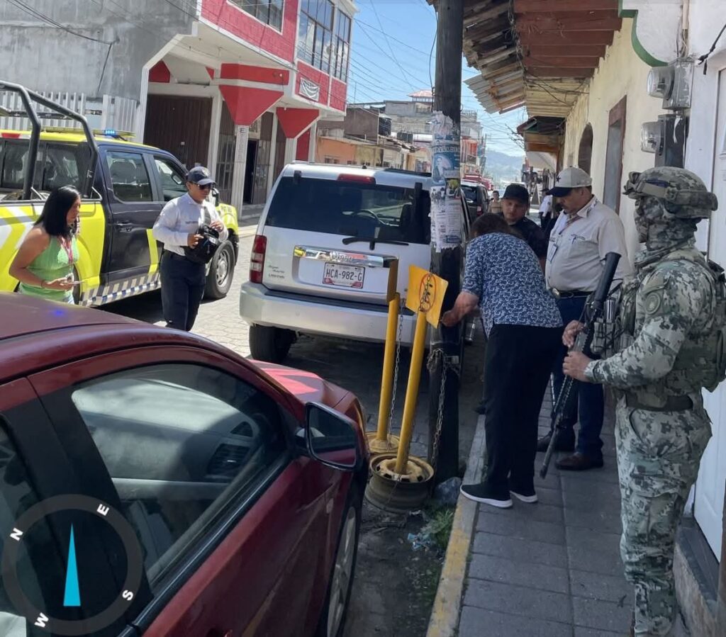 Roban camioneta en pleno centro de Huauchinango
