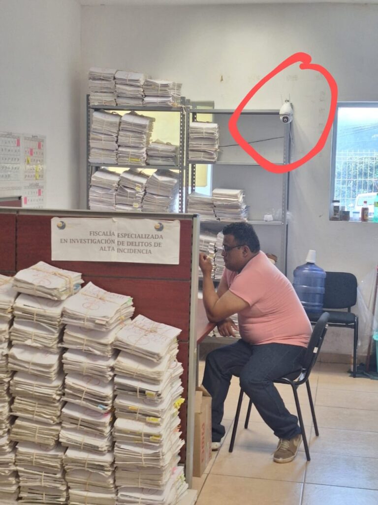 Acusan a la MP de Huauchinango de grabar ilegalmente a víctimas y litigantes 