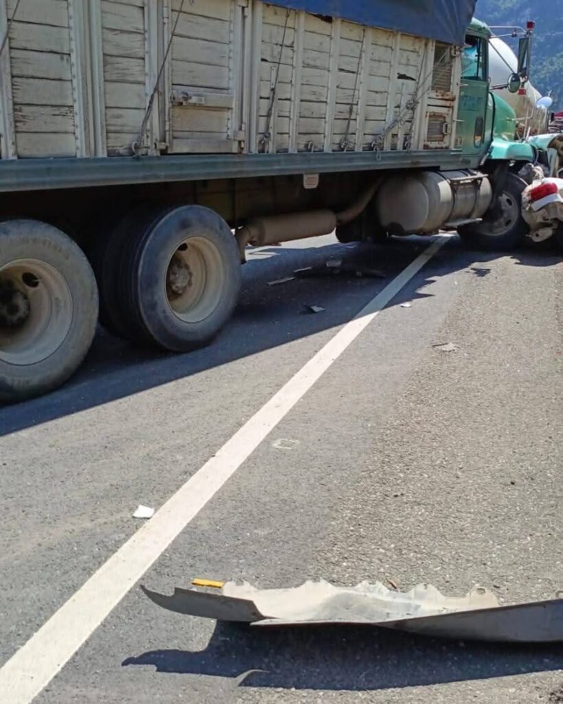 Choque entre dos camiones en la autopista México-Tuxpan habría dejado, al menos, dos fallecidos