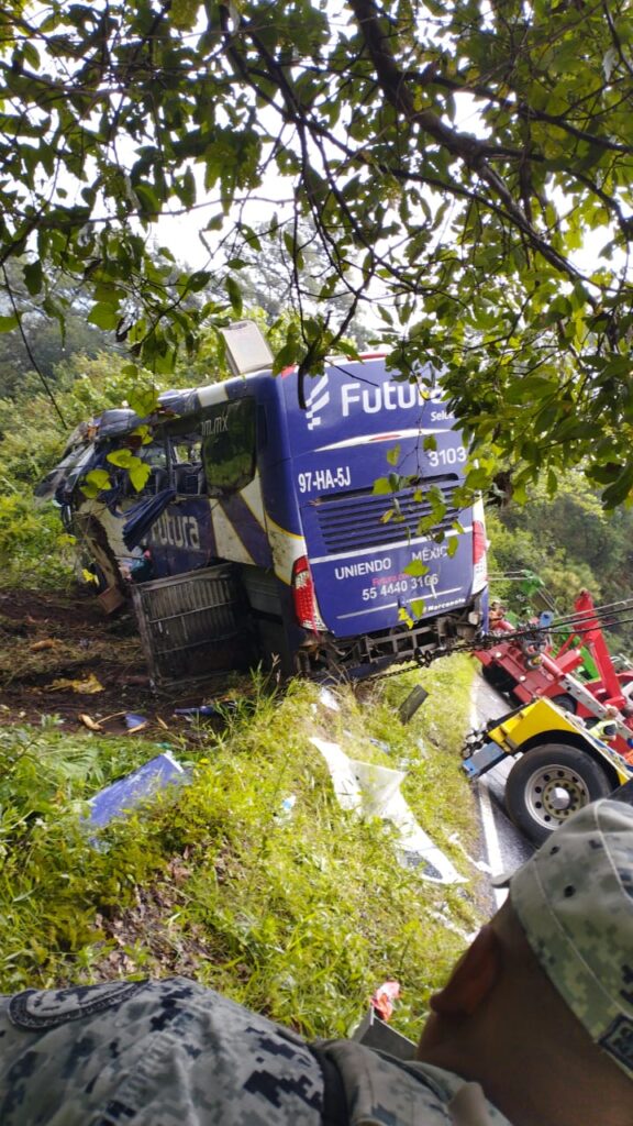 Tres muertos y 26 heridos, saldo del accidente del camión de Futura en Huauchinango