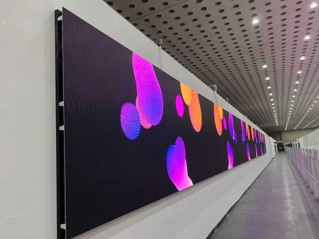 Más de 55 millones de turistas activan el verano: DOOH, la clave para impactar en movimiento